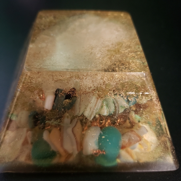 Handmade Orgonite Crystal & Fluorite Generator - Picture 2 of 9